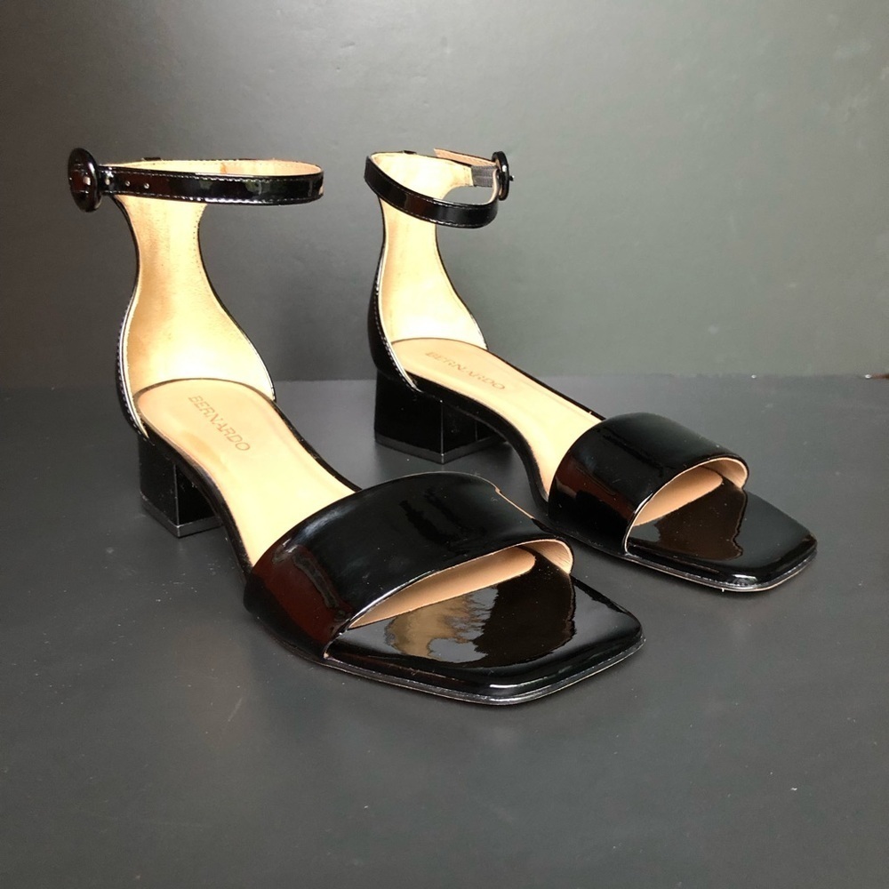 Bernardo Jalena Heeled Sandals Womens 7.5 Black Patent Leather Coastal Glam NWOB